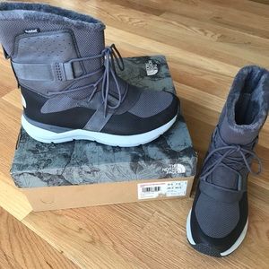 North Face Women’s UX Metro Atmos Mid size 9.5